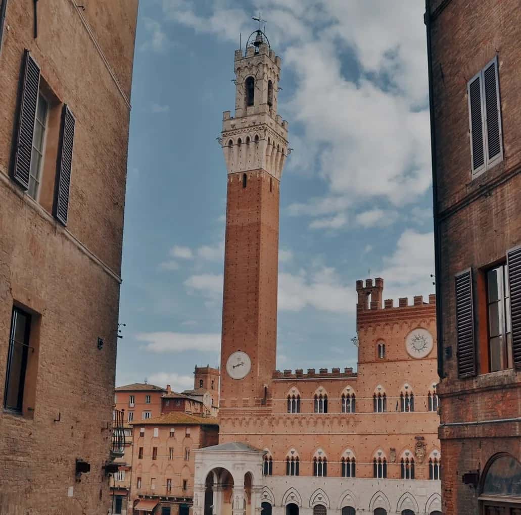 La Torre del Mangia sur la Piazza del Campo à Sienne