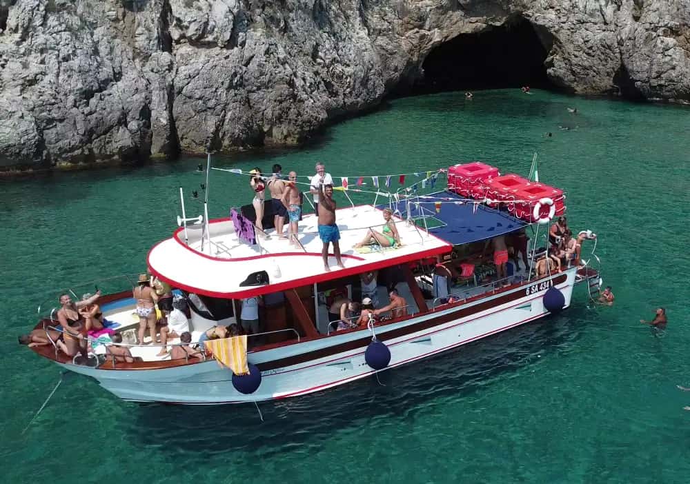 Sperlonga : bateau vers la grotte bleue et baignade