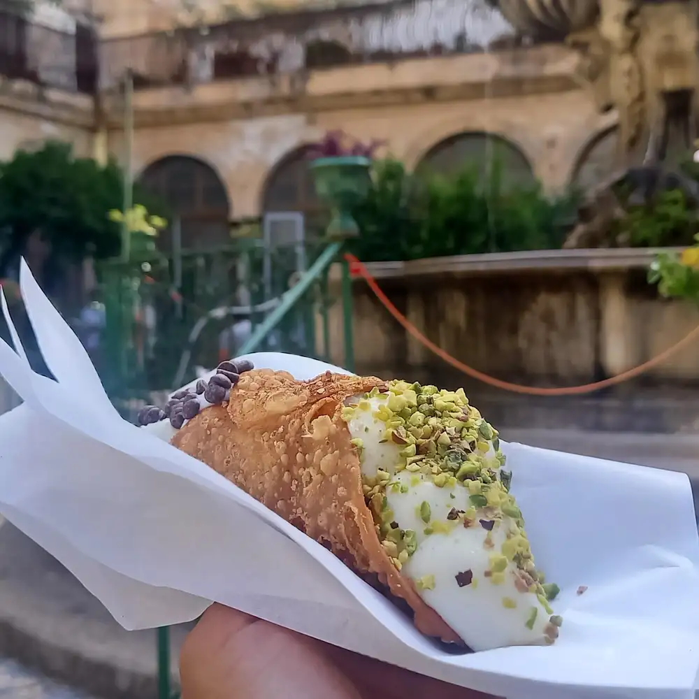 Spécialités siciliennes en petit groupe avec un local