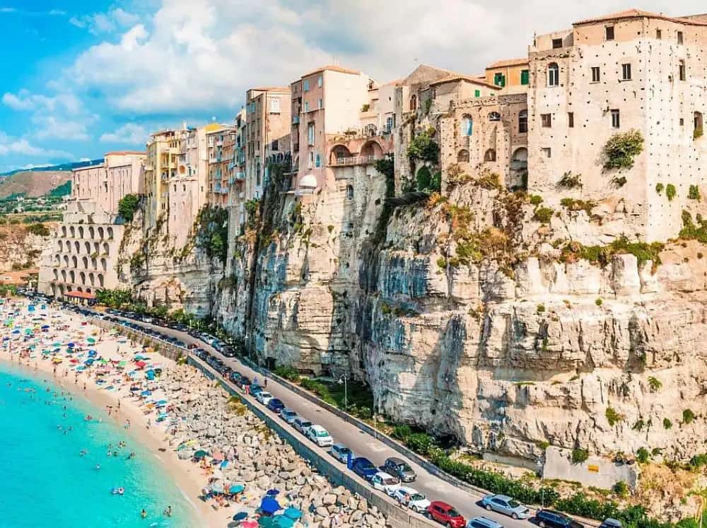 Tropea à pied : la vieille ville et son promontoire
