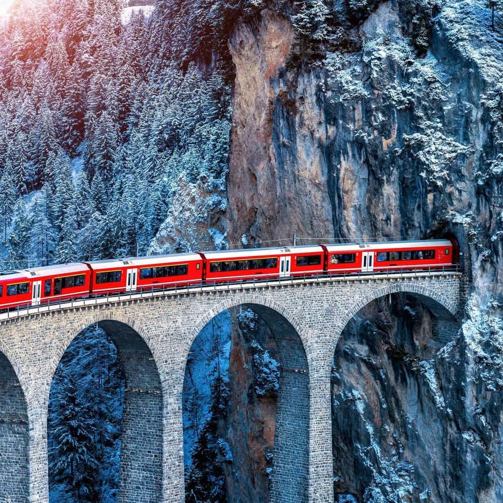Train rouge du Bernina et Saint-Moritz