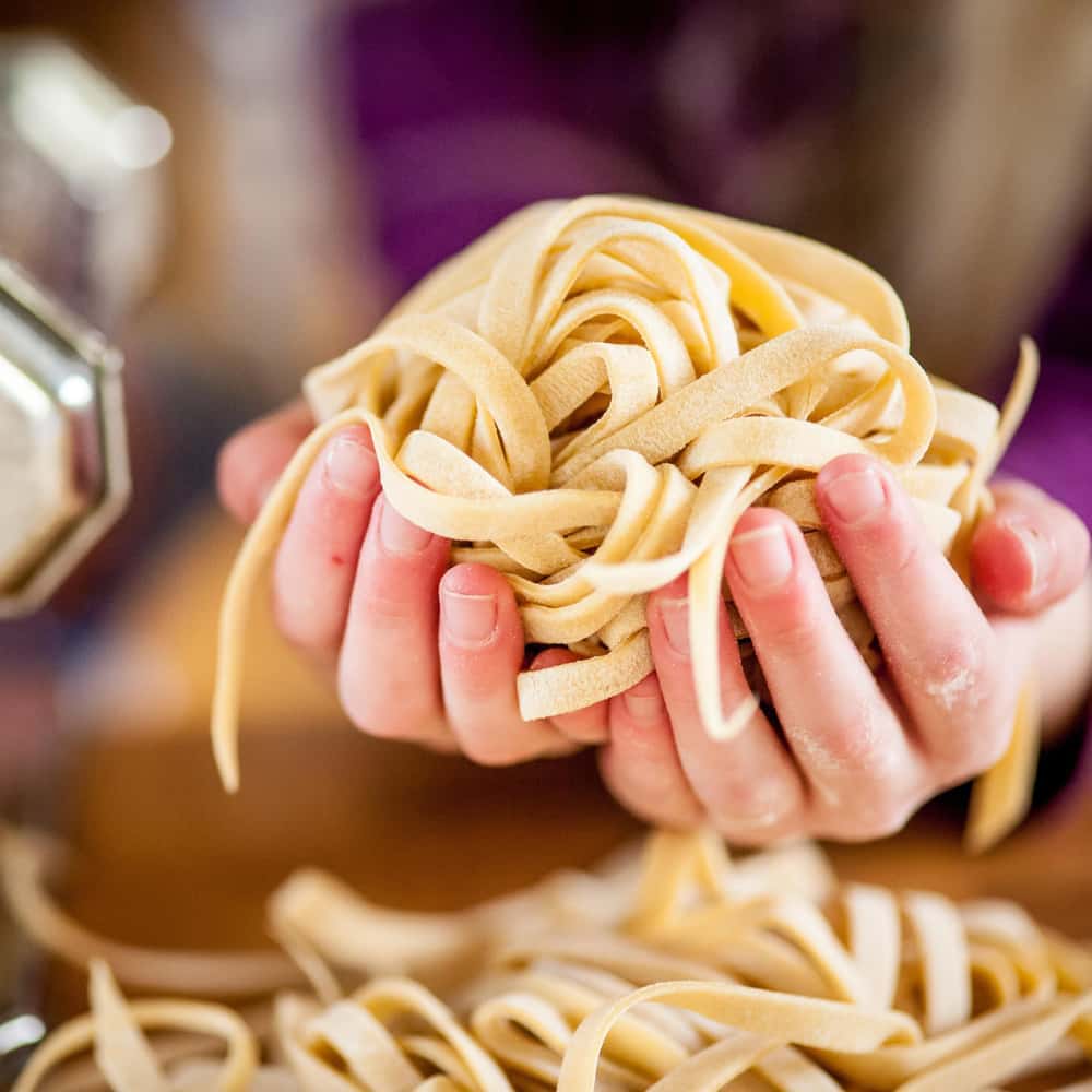 Cours de cuisine à Florence : pâtes fraîches et vin à volonté