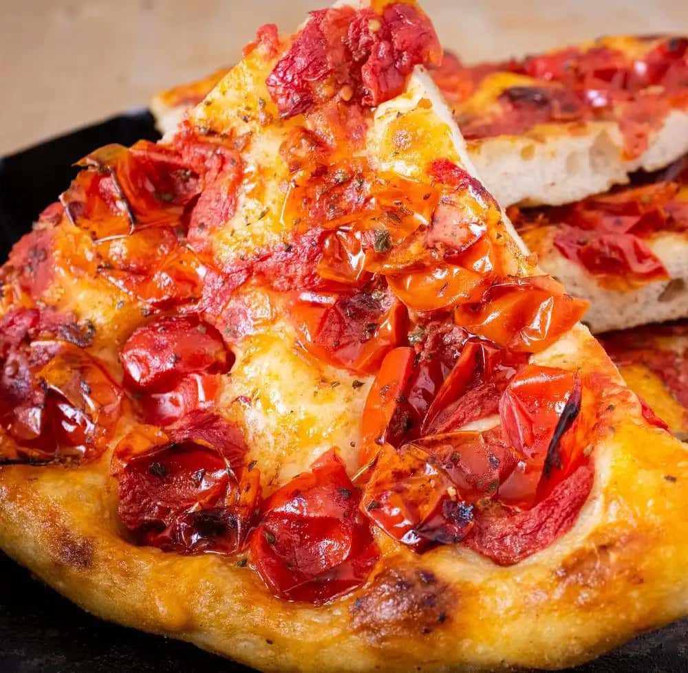 Dégustations de focaccia, panzerotto et sandwich au poulpe